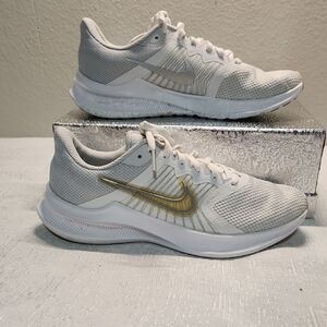 NIKE WOMEN'S Size 8 1/2 White and Gold Running Shoes